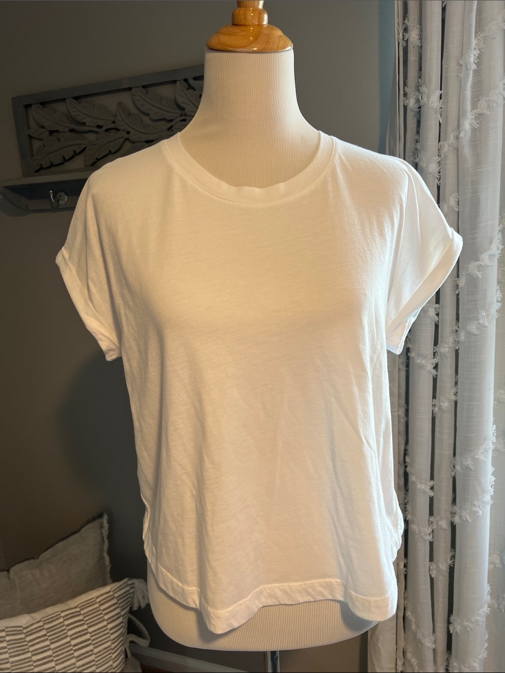 Splendid Classic Women's White Crewneck Tee Size Large